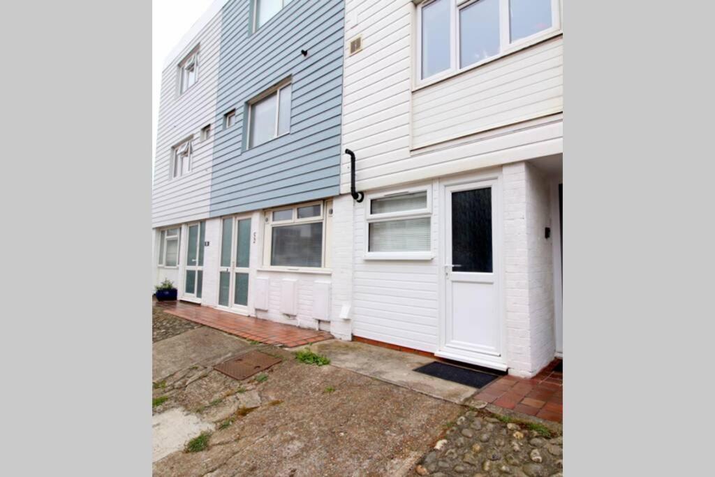 Pebbles Apartment By Air Premier Seaford Eksteriør billede